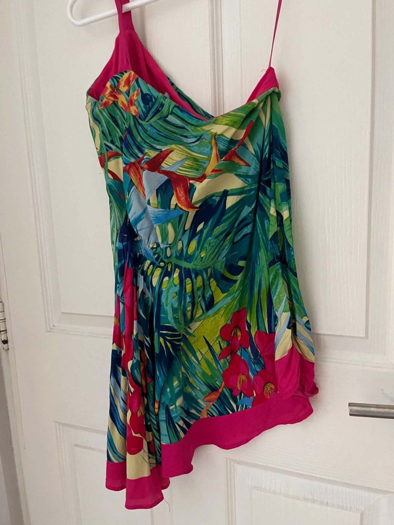 Cache Silk Vintage Tropical Floral Batwing One Shoulder Top (Category: Sleeveless) located in Muntinlupa City. Submitted by thevintageeditbyashley (Listing ID 1465998102, Image 2). Description: -Size is medium but fits xs-medium -No flaws Ibiza, Hibiscus, Flower, Vibrant, Funky, 2000’s, City girl, Drape, Ruffle, Asymmetrical, Farm Rio, Hale Bob, Tori Richard, Zara, Mango, Bebe, BCBG, Juicy Couture, Mcbling, Y2k, Guess, Rampage, Joie, Vince, Refor