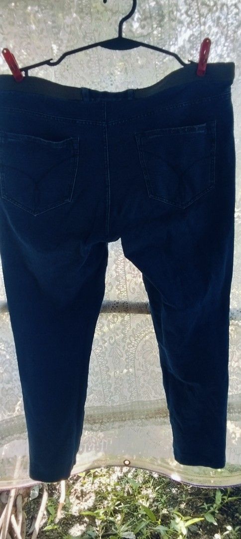 Calvin Klein Jeans Legging Size 6 (Category: Jeans) located in Alaminos. Submitted by dangpreloved01 (Listing ID 1465993022, Image 2). Description: Dark blue denim leggings from Calvin Klein Jeans. Size 6 tag inside. Elastic waistband, faux front pockets, two back patch pockets. Slim fit throughout the legs. Classic denim wash look with comfortable stretch material. Easy to pair with casual tops or sweaters..