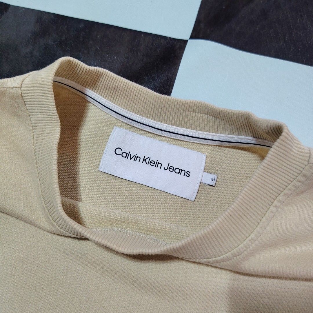 Calvin Klein Pocket Tee (Category: Tshirts & Polo Shirts ) located in Leyte. Submitted by thrift_by_nblza (Listing ID 1466027409, Image 3). Description: Calvin Kleyn Pocket Tee 🤎 Size: Medium (Boxy-Oversized) Dimension: 23 x 27📐 No issue, As new condition 💯 Dm to purchase 📩 Loc: Ormoc City Leyte Courier: JNT Mop: Gcash.
