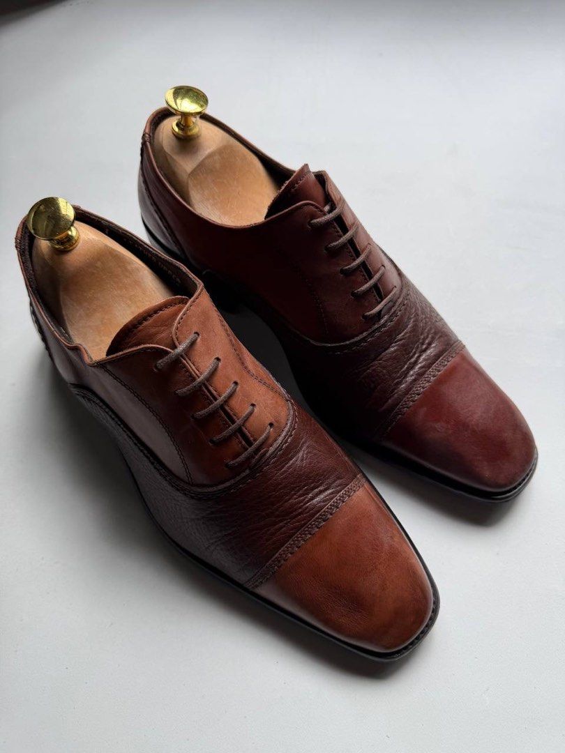 Calzoleria Toscania Toe Cap (Category: Dress Shoes) located in Cagayan de Oro. Submitted by thrift_crate.ph (Listing ID 1466098527, Image 3). Description: ᴄᴀʟᴢᴏʟᴇʀɪᴀ ᴛᴏsᴄᴀɴɪᴀ ᴛᴏᴇ ᴄᴀᴘ 𝟽.𝟻ᴜs / 𝟸𝟻.𝟻ᴄᴍ 𝐒𝐢𝐳𝐞: 7.5US / 25.5cm 𝐂𝐨𝐧𝐝𝐢𝐭𝐢𝐨𝐧 𝐫𝐚𝐭𝐞: 9.5/10 𝐂𝐨𝐥𝐨𝐫 𝐫𝐚𝐭𝐞: 10/10 Issue/s: Minimal heel drags.