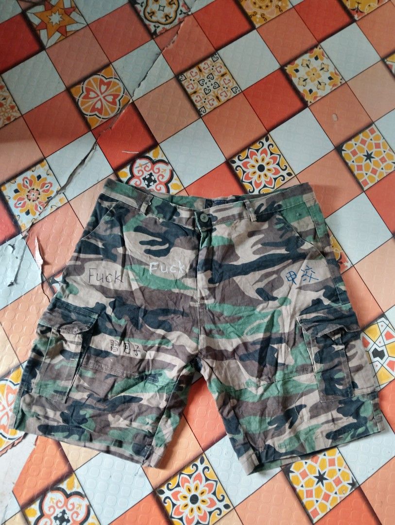 Camouflage cargo shorts (Category: Shorts) located in Iloilo. Submitted by silverowl.f96a66 (Listing ID 1466096500, Image 1). Description: size 32 length 22 hem 12.