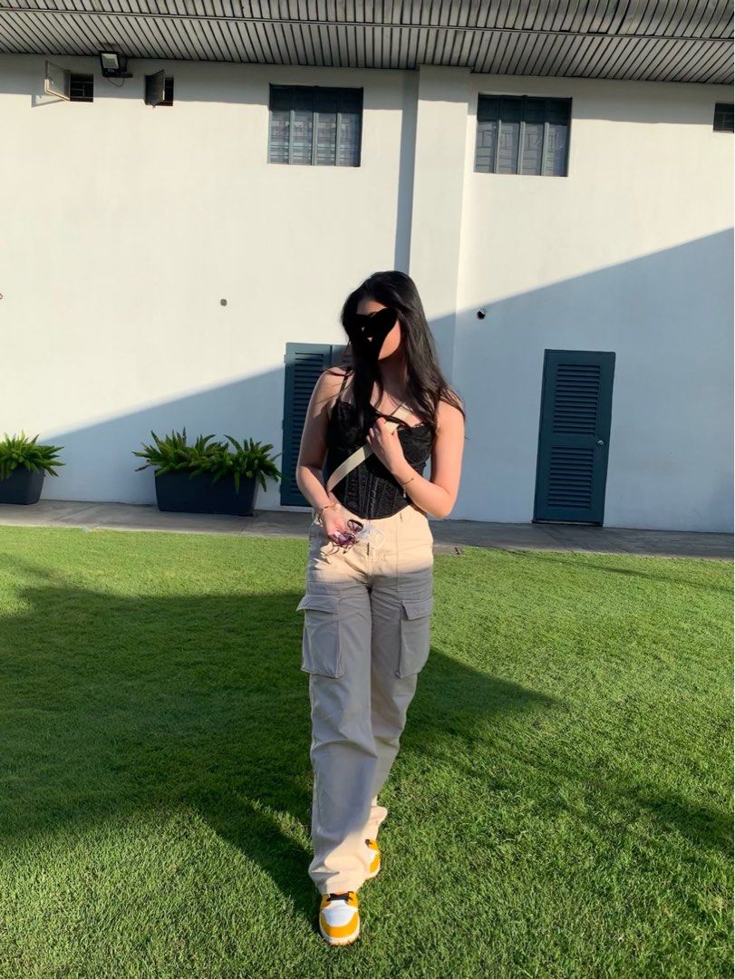 Cargo Pants from Bershka (Category: Jeans) located in Manila. Submitted by summerdeclutters (Listing ID 1455037035, Image 1). Description: 🪷 Fits XS–S 🪷 Very good quality 🪷 Bought in Dubai 🇦🇪 🪷 In great condition 🪷 Easy to style & perfect for everyday wear 🪷 Open for negotiations! 💌.