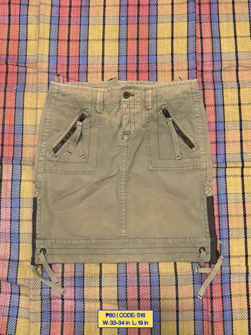 Y2k Cargo Utility Mini Skirt (Category: Skirts) located in Baliuag. Submitted by from.linea (Listing ID 1466036693, Image 1). Description: W: 33-34 in L: 19 in .
