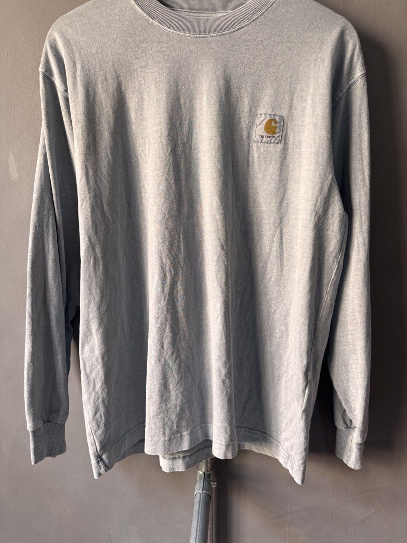 Carhartt - L/s Vista Tshirt (Category: Activewear) located in Cabuyao City. Submitted by _streetflavor (Listing ID 1465990706, Image 3). Description: Carhartt - L/s Vista Tshirt Excellent Size: Small fits medium Length: 28 Width: 21.5 -1,380 pesos Dm.