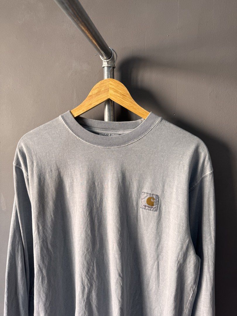 Carhartt - L/s Vista Tshirt (Category: Activewear) located in Cabuyao City. Submitted by _streetflavor (Listing ID 1465990706, Image 2). Description: Carhartt - L/s Vista Tshirt Excellent Size: Small fits medium Length: 28 Width: 21.5 -1,380 pesos Dm.