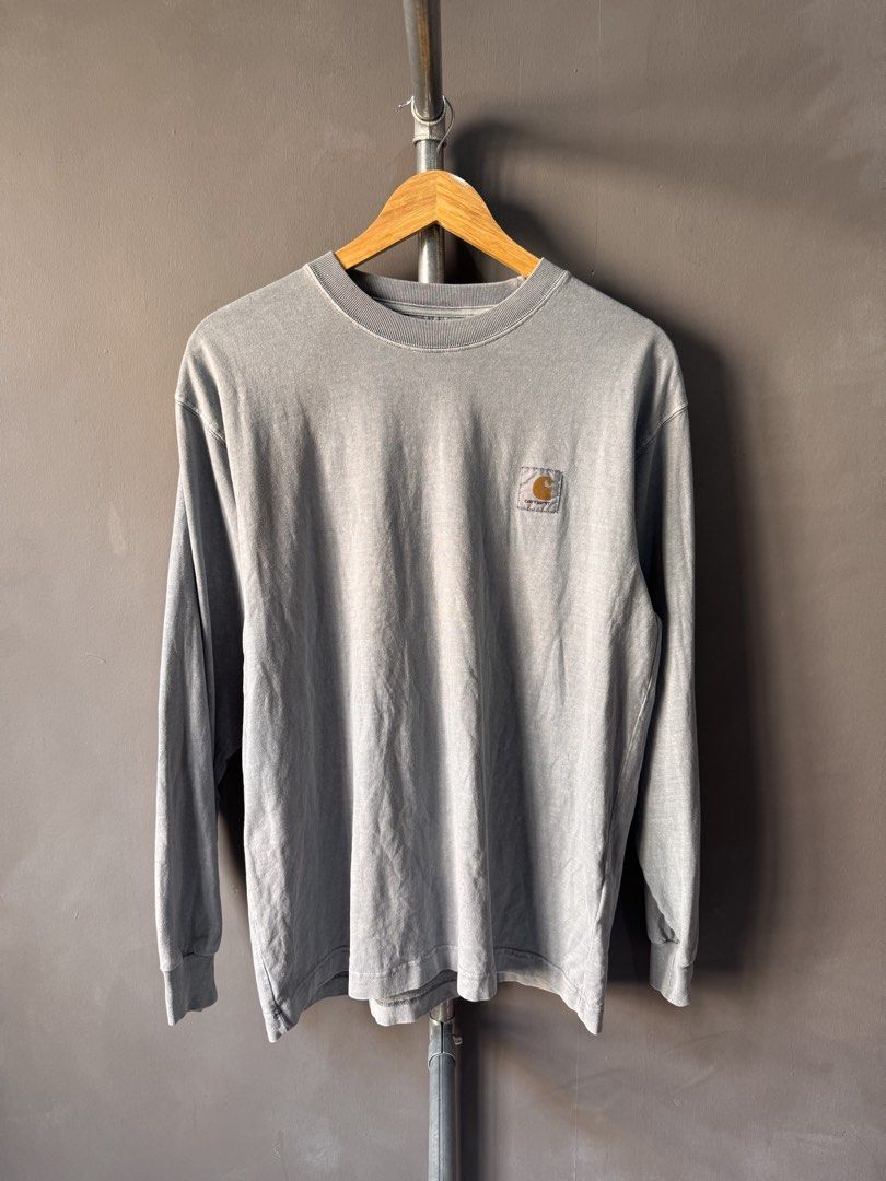 Carhartt - L/s Vista Tshirt (Category: Activewear) located in Cabuyao City. Submitted by _streetflavor (Listing ID 1465990706, Image 1). Description: Carhartt - L/s Vista Tshirt Excellent Size: Small fits medium Length: 28 Width: 21.5 -1,380 pesos Dm.