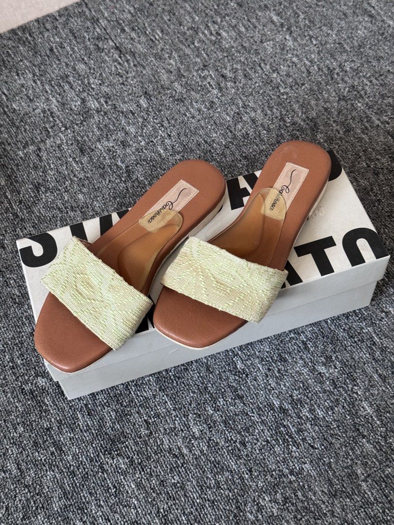 Cariñosa Slip-On Sandals with Box (Category: Flats & Sandals) located in Manila. Submitted by sm_wardrobe (Listing ID 1466006710, Image 1). Description: Price negotiable. Feel free to message for proofs/inquiries! 📍Cubao, Quezon City - Brand: Cariñosa - Style: Flat slip-on sandals with a trendy square toe - Upper: Light green woven fabric with a stitched geometric pattern - Footbed: Brown leather-look with attached clear arch support pads for ex