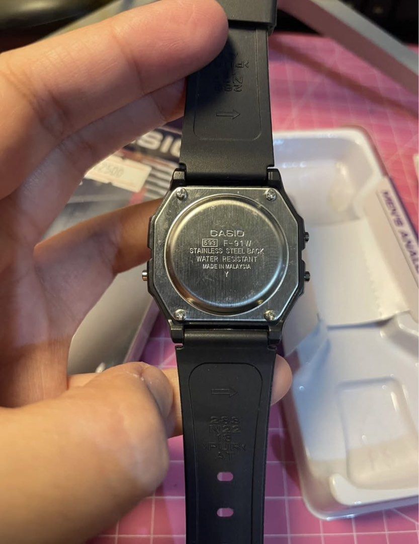 Casio F91W (Category: Men's Watches) located in Makati City. Submitted by maimai1103 (Listing ID 1465989701, Image 3). Description: This is a legit Casio product. I can ship it for free and COD via J&T next day delivery. Just provide your name, contact number, and address. If you prefer Lalamove, COD is still available but you have to pay for the shipping fee na po. Meet ups po are currently not available as I am in between places po travelling �