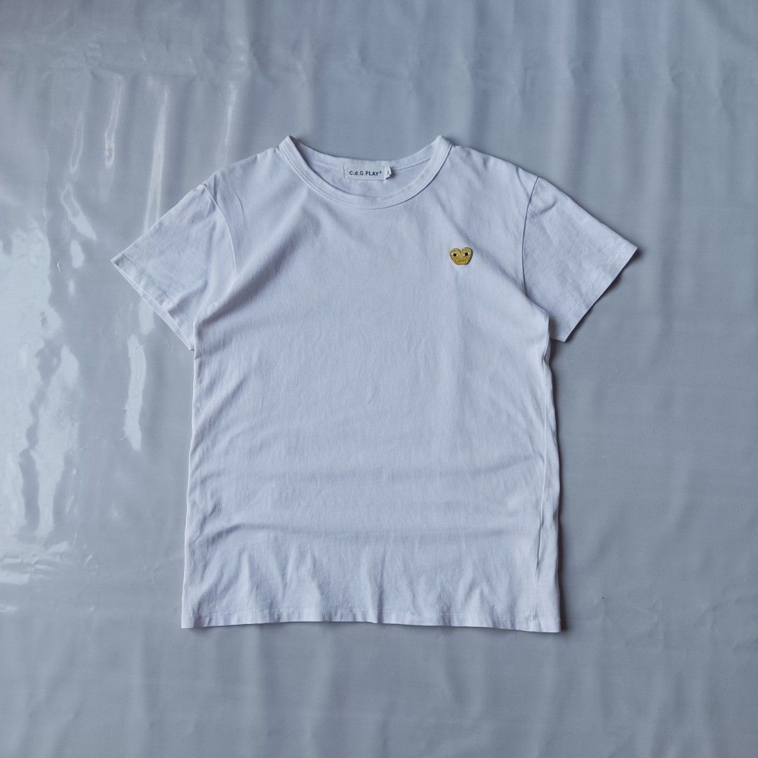 C.d.G Play (Category: Luxury Apparel) located in San Luis. Submitted by 3fted.au (Listing ID 1466079623, Image 1). Description: Comme des Garcons Play Excellent Condition 9.5/10 Color Rate No Issues Dimension(inches) Length: 25 Width: 19 🏷️ 200.