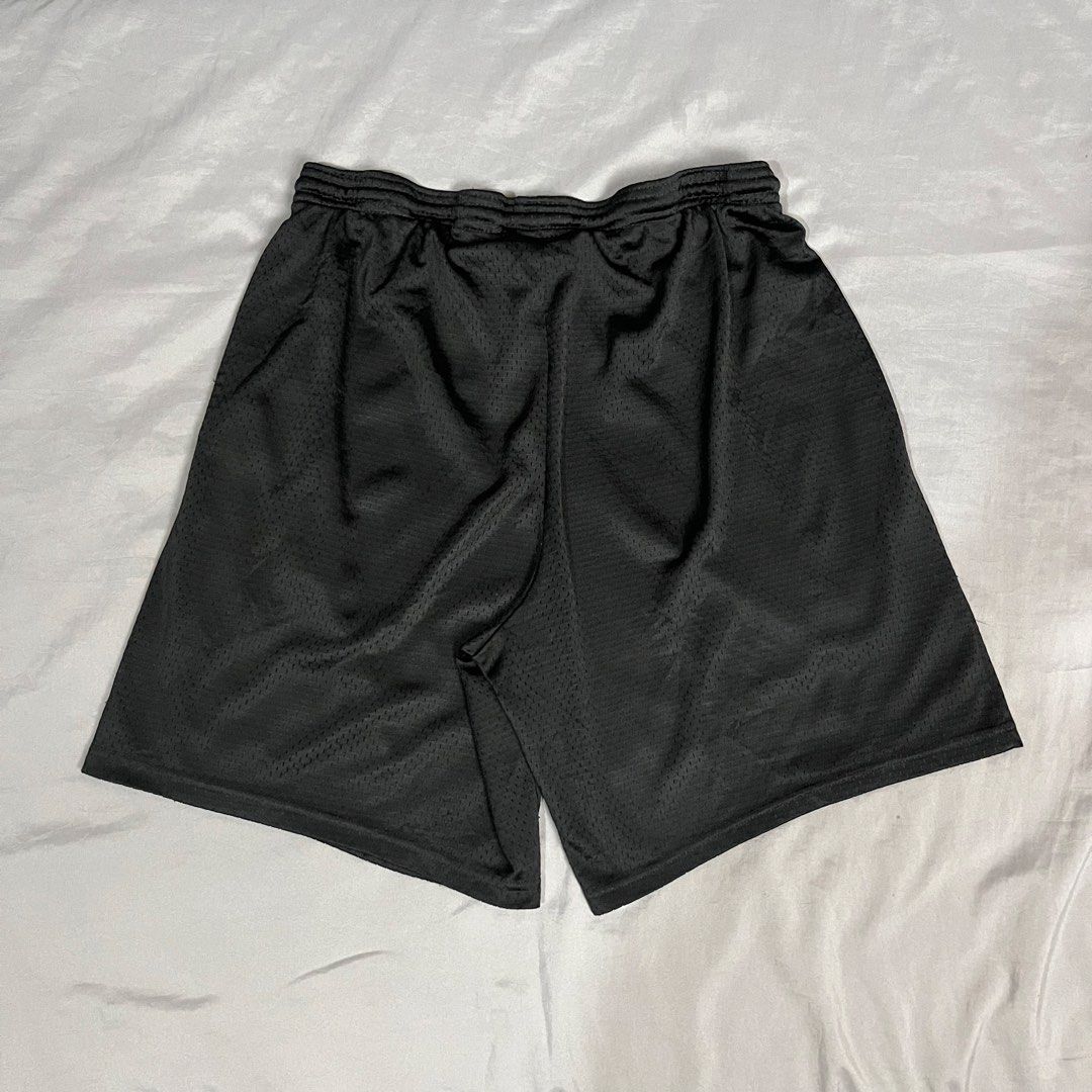 Champion Authentic Men’s Athletic Shorts Drawstring Elastic Waist Black Size Medium (Category: Shorts) located in Butuan. Submitted by maluthrift (Listing ID 1466094931, Image 2). Description: Champion Authentic Men’s Athletic Shorts Drawstring Elastic Waist Black Size Medium 📏 FLAT LAY MEASUREMENTS •Size on Tag: Medium •Width/Waist: 30”-40” (Free Size) •Length (Top to Bottom): 17.5” •Inseam: 8” •Front Rise: 12” •Opening: 12.5 ✨ FEATURES & DETAI