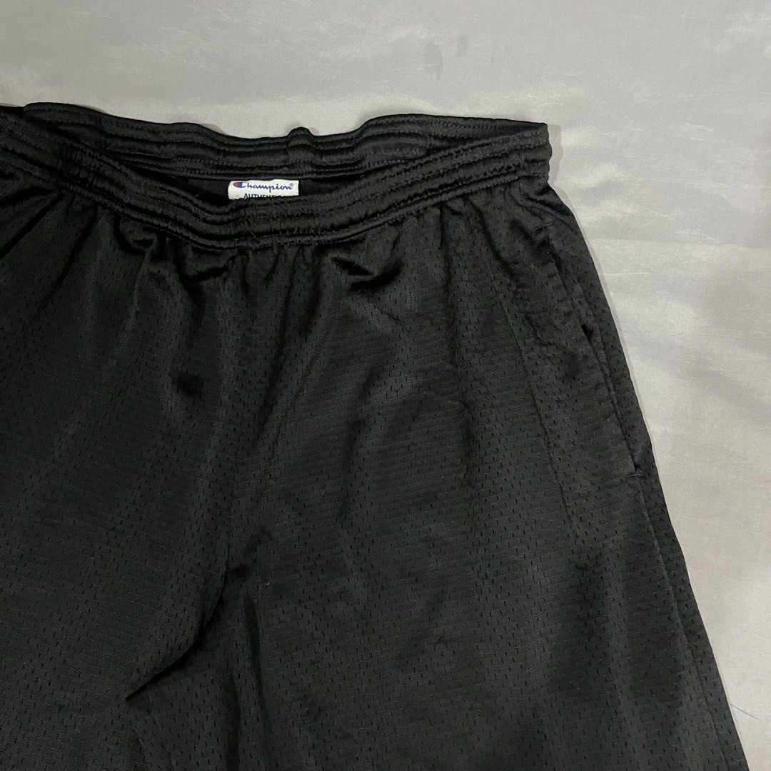 Champion Authentic Men’s Athletic Shorts Drawstring Elastic Waist Black Size Medium (Category: Shorts) located in Butuan. Submitted by maluthrift (Listing ID 1466094931, Image 3). Description: Champion Authentic Men’s Athletic Shorts Drawstring Elastic Waist Black Size Medium 📏 FLAT LAY MEASUREMENTS •Size on Tag: Medium •Width/Waist: 30”-40” (Free Size) •Length (Top to Bottom): 17.5” •Inseam: 8” •Front Rise: 12” •Opening: 12.5 ✨ FEATURES & DETAI
