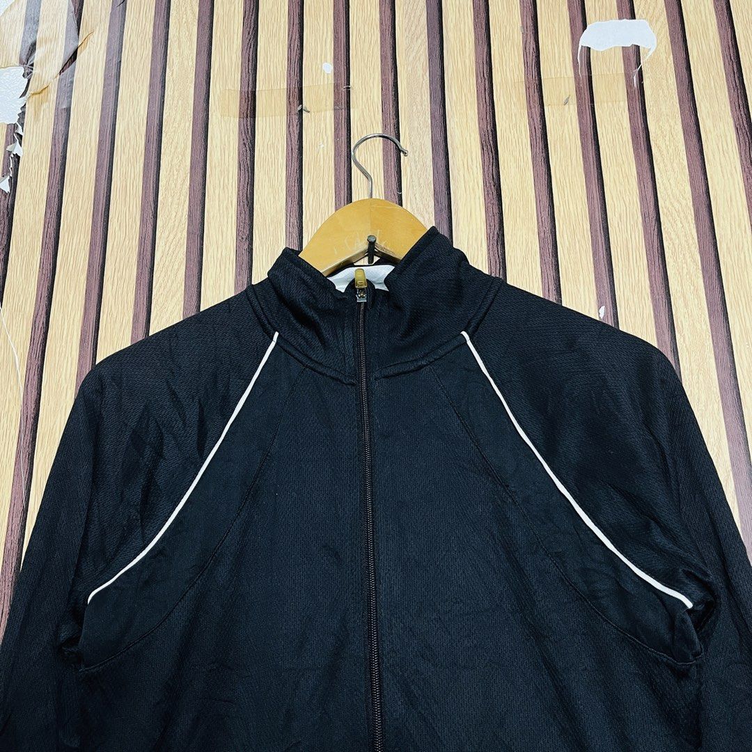 CHAMPION BLACK MEDIUM 20x24 (Category: Coats, Jackets and Outerwear) located in Dasmarinas. Submitted by yg_supplies (Listing ID 1466046726, Image 3). Description: CHAMPION BLACK MEDIUM 20x24.