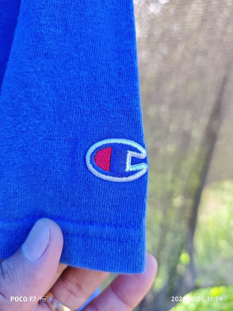 Champion Tshirt (Category: Activewear) located in Mexico. Submitted by josephnuqui1980 (Listing ID 1466125099, Image 3). Description: Bright blue Champion heritage "C" logo short-sleeve t-shirt in men's size medium..