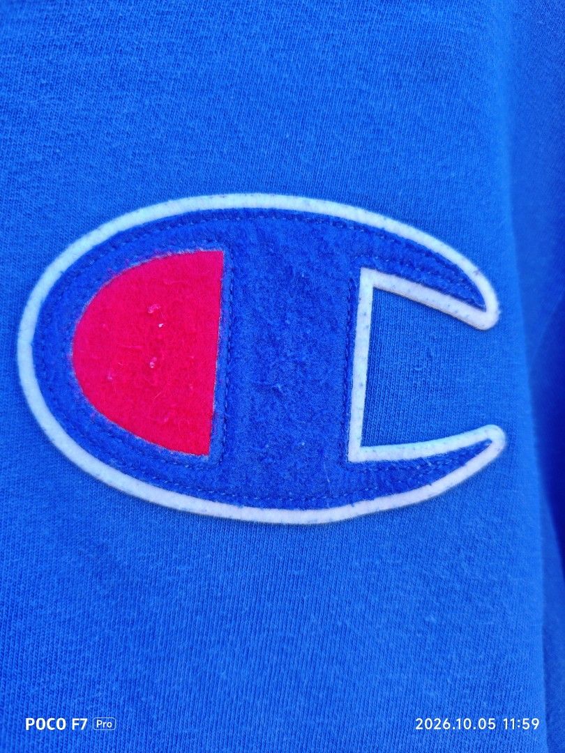 Champion Tshirt (Category: Activewear) located in Mexico. Submitted by josephnuqui1980 (Listing ID 1466125099, Image 2). Description: Bright blue Champion heritage "C" logo short-sleeve t-shirt in men's size medium..
