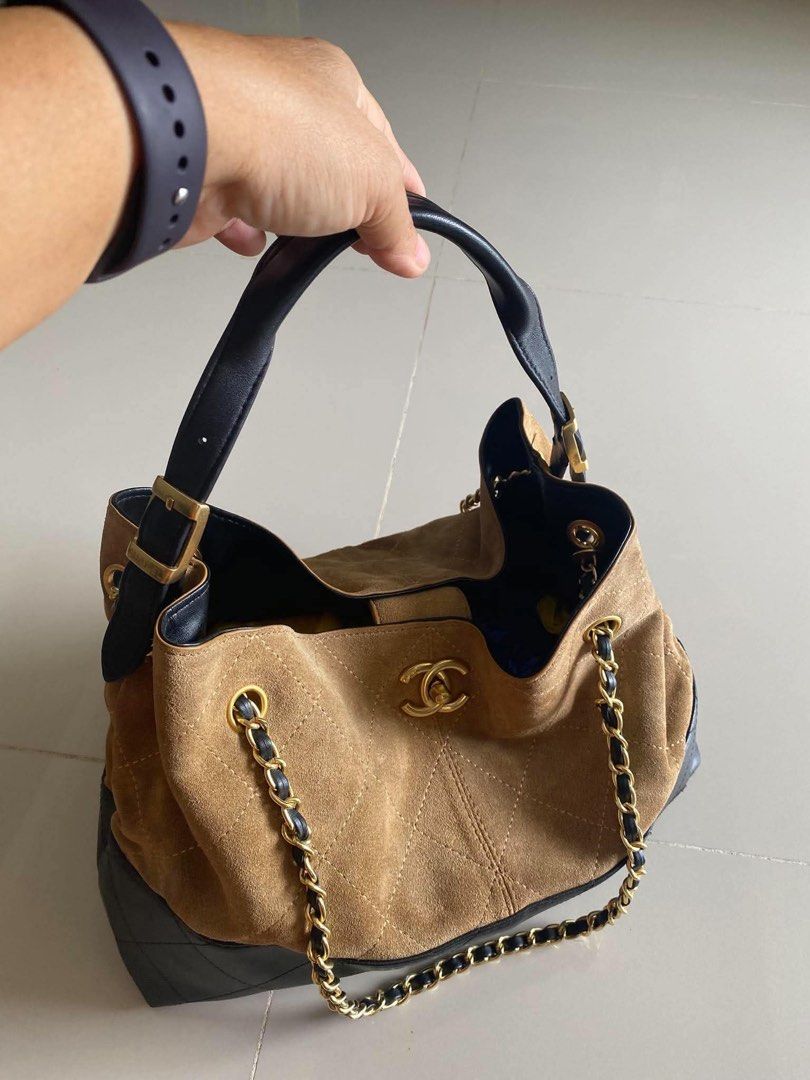 Chanel 2 way Bag (Category: Tote Bags) located in Cebu City. Submitted by shopnsave2015 (Listing ID 1466145232, Image 1). Description: Japan Source .