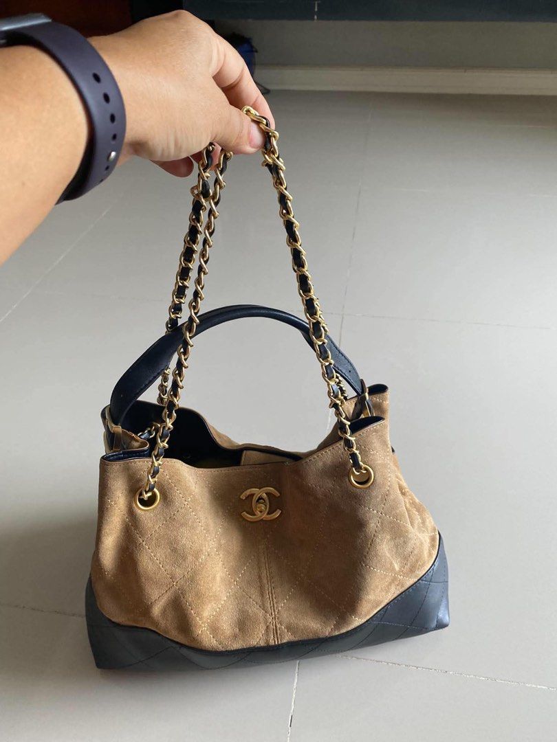 Chanel 2 way Bag (Category: Tote Bags) located in Cebu City. Submitted by shopnsave2015 (Listing ID 1466145232, Image 3). Description: Japan Source .