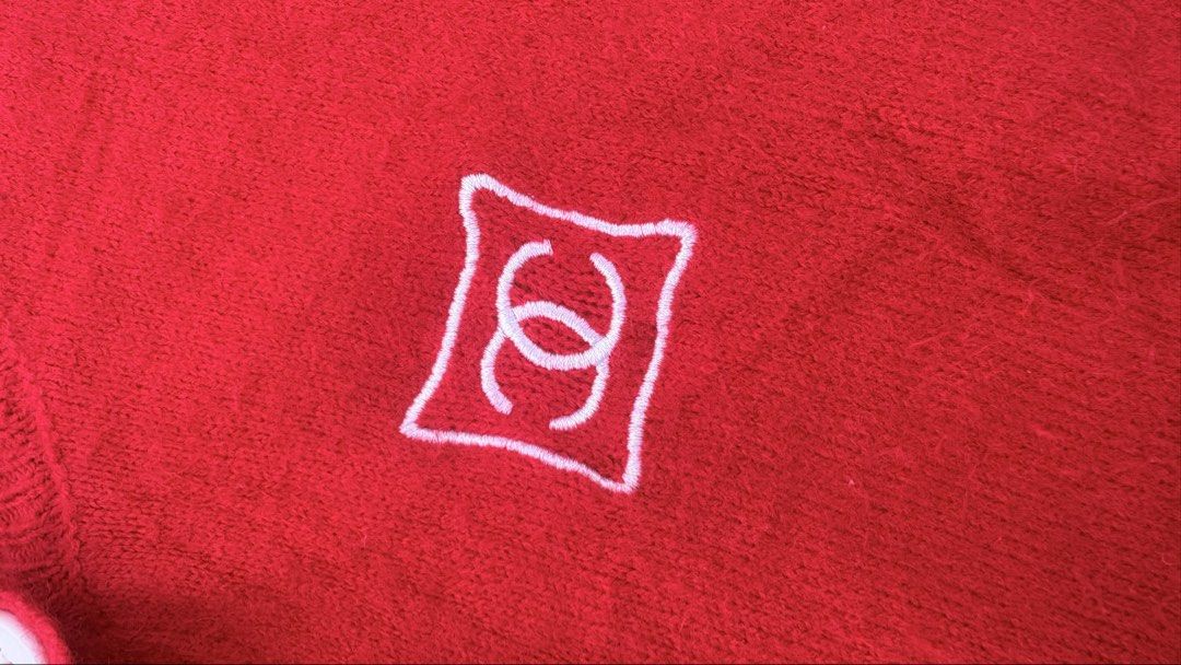 CHANEL CARDIGAN (Category: Coats, Jackets and Outerwear) located in Baguio. Submitted by ms.j_signature (Listing ID 1466074867, Image 3). Description: 📍MEDIUM STRETCHABLE .