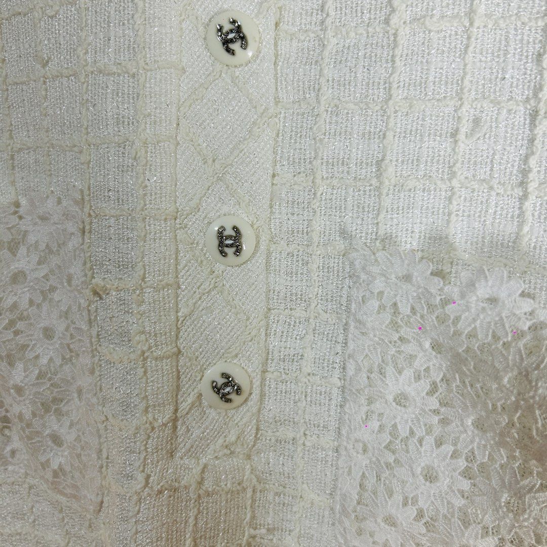 Chanel dress (Category: Luxury Apparel) located in Baguio. Submitted by kckc_luxury (Listing ID 1466085107, Image 3). Description: 🌸 TINY PINK SPOTS ARE LENS DAMAGE, NOT CLOTH STAINS ————————— ❗️KINDLY READ BEFORE MAKING AN OFFER❗️ LISTING DETAILS size:M-L width x length (inches):22x35 condition: EXCELLENT --- MOP: Gcash / BPI MOD: J&T / JRS LOCATION: Baguio City --- NOTE: • Manage your expectations • Photos did not go under any edit but colors 