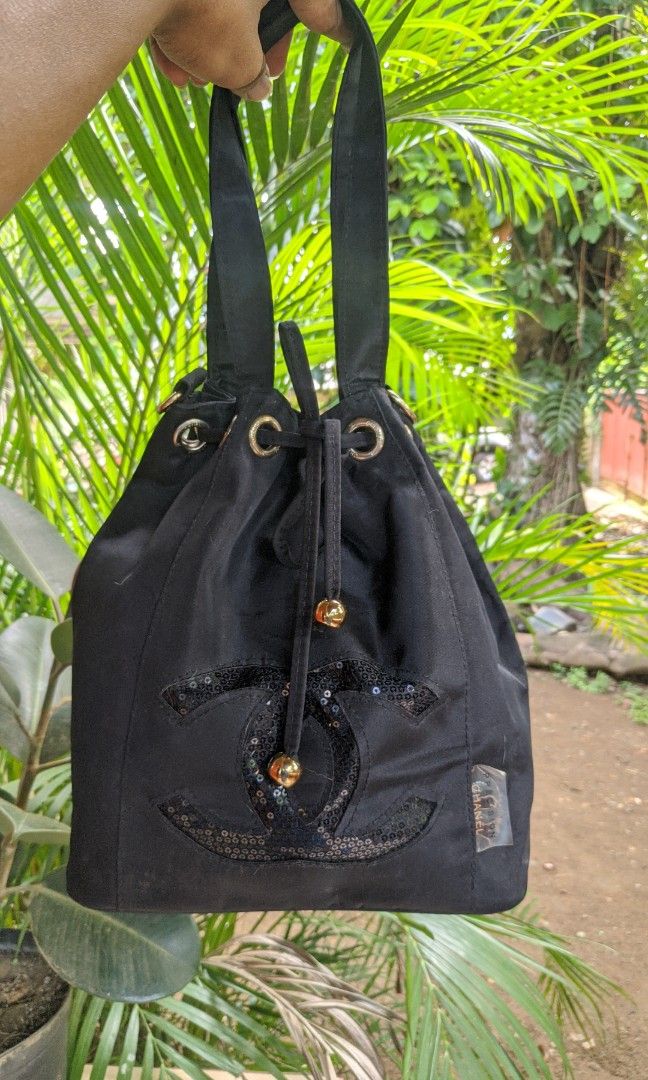 CHANEL Shoulder Bag (Category: Luxury Bags & Wallets) located in President Roxas. Submitted by micheal775 (Listing ID 1465966958, Image 2). Description: .