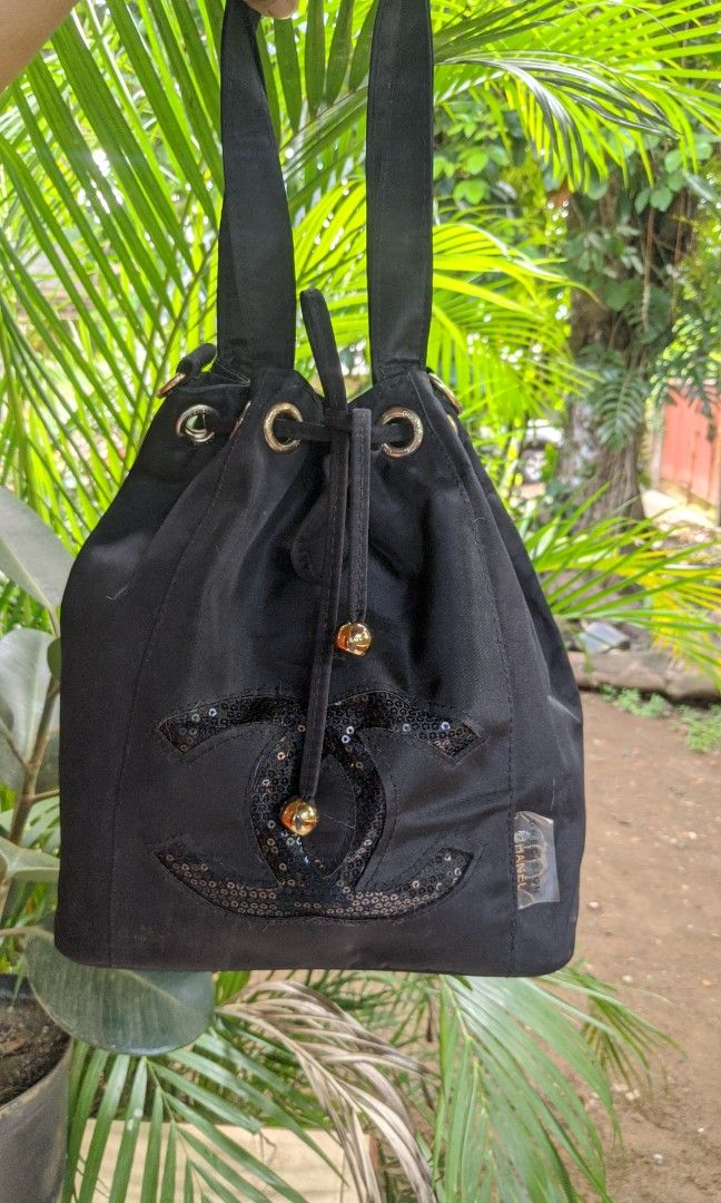 CHANEL Shoulder Bag (Category: Luxury Bags & Wallets) located in President Roxas. Submitted by micheal775 (Listing ID 1465966958, Image 1). Description: .