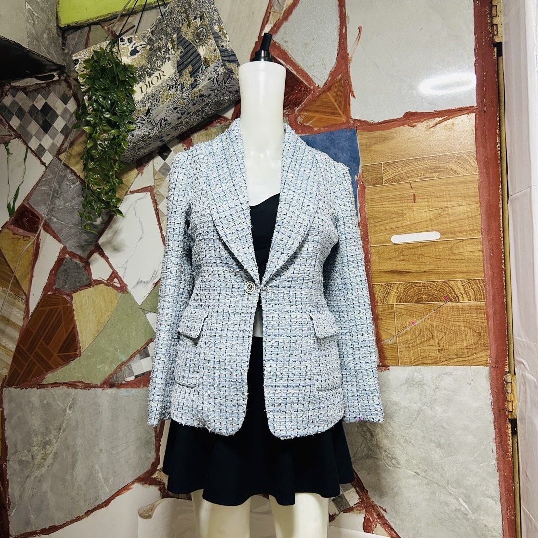 Chanel tweed blazer (Category: Luxury Apparel) located in Baguio. Submitted by kckc_luxury (Listing ID 1466084039, Image 1). Description: 🌸 TINY PINK SPOTS ARE LENS DAMAGE, NOT CLOTH STAINS ————————— ❗️KINDLY READ BEFORE MAKING AN OFFER❗️ LISTING DETAILS size:S-M width x length (inches):19.5x25 condition: EXCELLENT --- MOP: Gcash / BPI MOD: J&T / JRS LOCATION: Baguio City --- NOTE: • Manage your expectations • Photos did not go under any edit bu