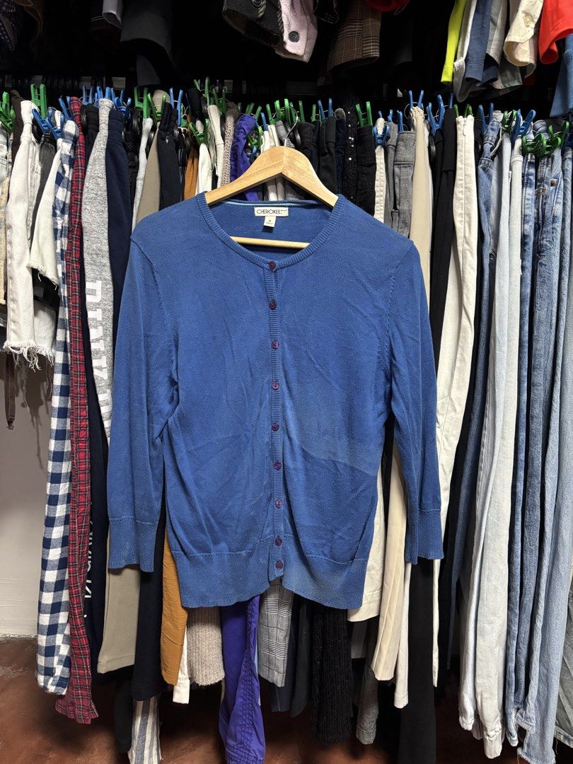 cherokee cardigan (Category: Coats, Jackets and Outerwear) located in Pila. Submitted by isabelasthriftclothes (Listing ID 1466089251, Image 1). Description: .