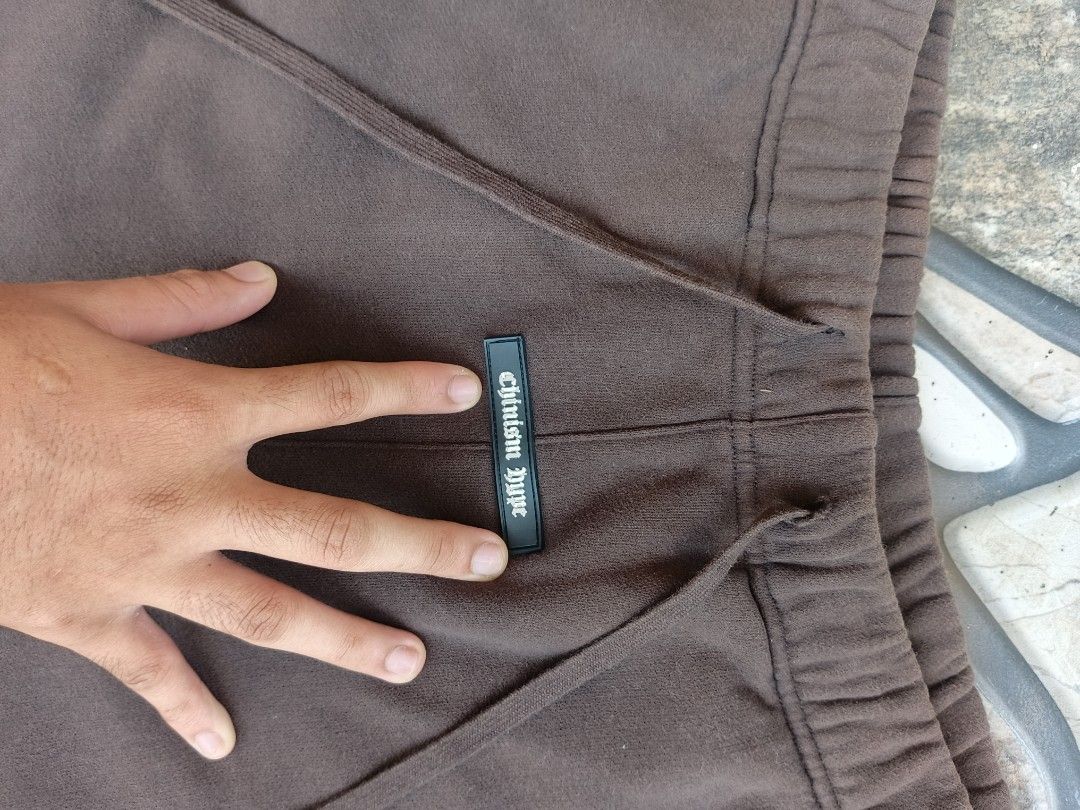 Chinisim center logo sweat short (Category: Activewear) located in Baggao. Submitted by thriftislife123 (Listing ID 1466039070, Image 3). Description: w:freewaist l:19 leg open:12 issue:none off/legit pm for more details.