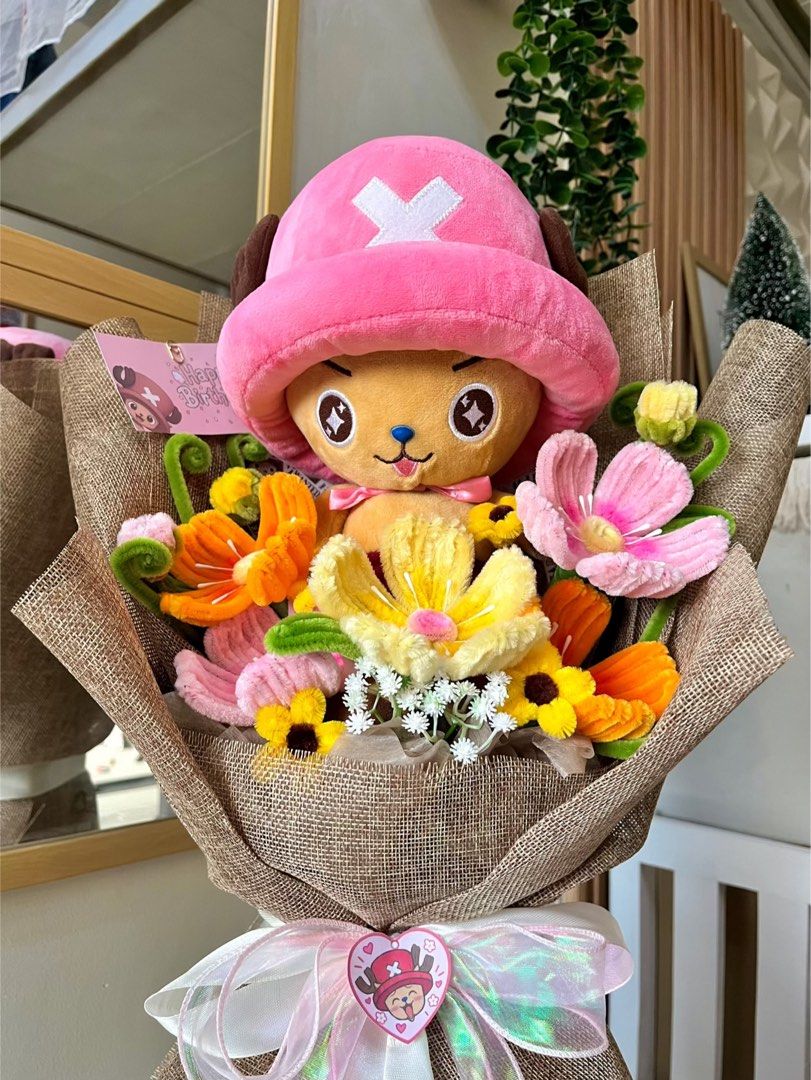 Chopper Plushie bouquet (Category: Handmade Craft) located in Mandaluyong City. Submitted by beebloomsbyfrancia (Listing ID 1466072560, Image 2). Description: On hand Ready for ship via Lalamove Inclusions : Greeting card and Bouquet Box. Location : Plainview Mandaluyong .