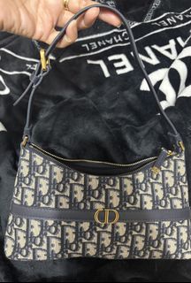 (Category: ) located in . Submitted by riri.rarapreloved (Listing ID 1466060956, Image 1). Description: .