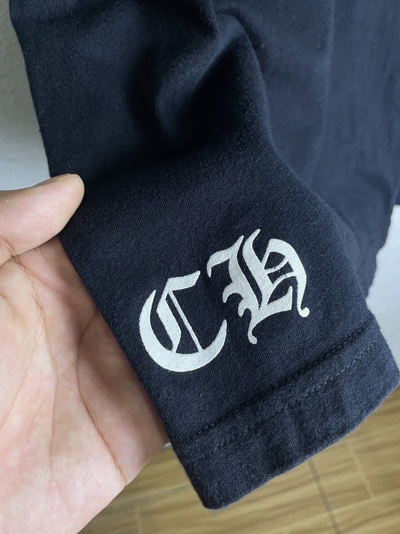Chrome Hearts Los Angels (Category: Activewear) located in Naga. Submitted by black-market00 (Listing ID 1466059949, Image 3). Description: Size M Condition 9.5 Colorate 9.5 3 Pinhole Unnoticeble hairline.