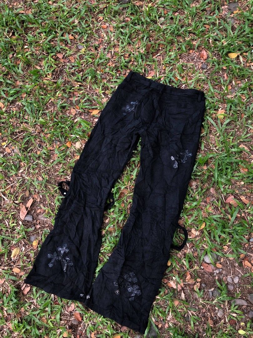 Chrome hearts multicross flare jeans (Category: Jeans) located in Talisay. Submitted by thrift_ni_cj (Listing ID 1465959791, Image 2). Description: W: 30 L: 39 HEM: 9 EXCELLENT CONDITION NEED WASH.