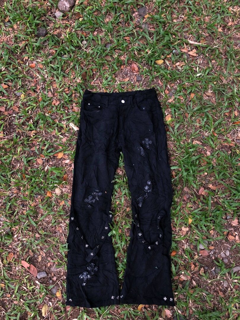 Chrome hearts multicross flare jeans (Category: Jeans) located in Talisay. Submitted by thrift_ni_cj (Listing ID 1465959791, Image 1). Description: W: 30 L: 39 HEM: 9 EXCELLENT CONDITION NEED WASH.