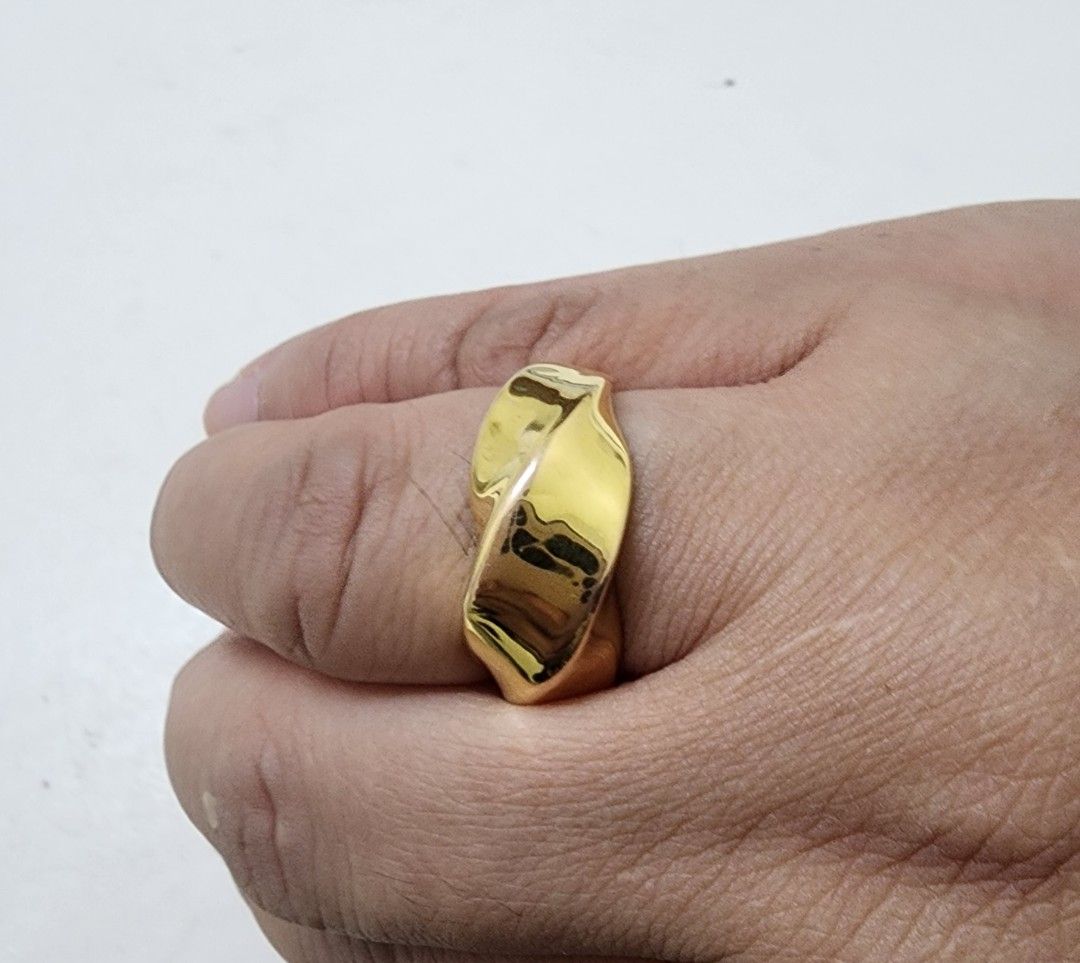 CHUNKY 18K ELECTROFORM GOLD RING (Category: Rings) located in Manila. Submitted by chrinathalie (Listing ID 1466028777, Image 1). Description: looks mabigat pero lightweight from Japan selling per piece,not per gram 0.9-1 gram Pawnable.