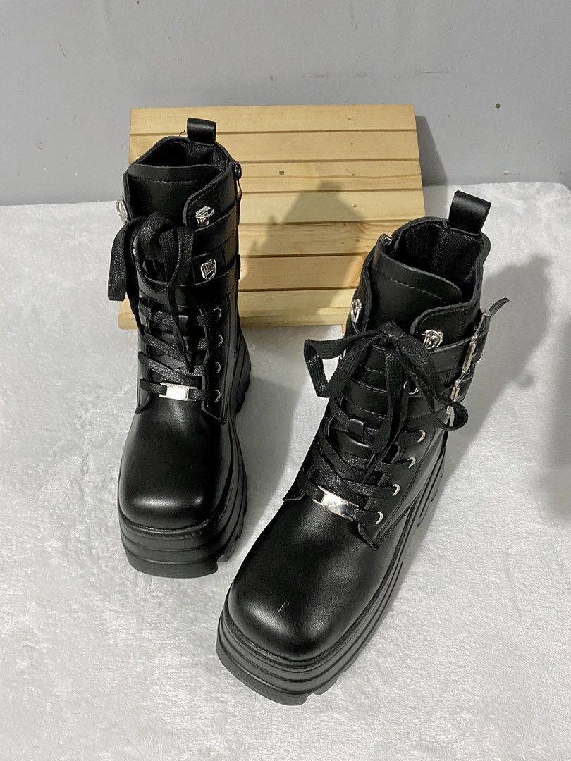 chunky platform laced up boots (Category: Boots) located in Bulacan. Submitted by parapapa (Listing ID 1466106051, Image 2). Description: 37-38 / 24cm front platform 2” back platform 3”.
