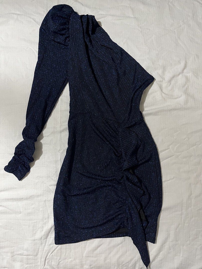 Cider Blue Glitter One-Shoulder Dress Size S (Category: Dresses) located in Quezon City. Submitted by earthtodior (Listing ID 1466036738, Image 1). Description: - Brand/Style: Cider blue glitter one-shoulder dress - Size: Small - Features: Long single sleeve, ruched side details, and stretchy fabric with subtle all-over sparkle - Occasion: Ideal for parties and nights out.