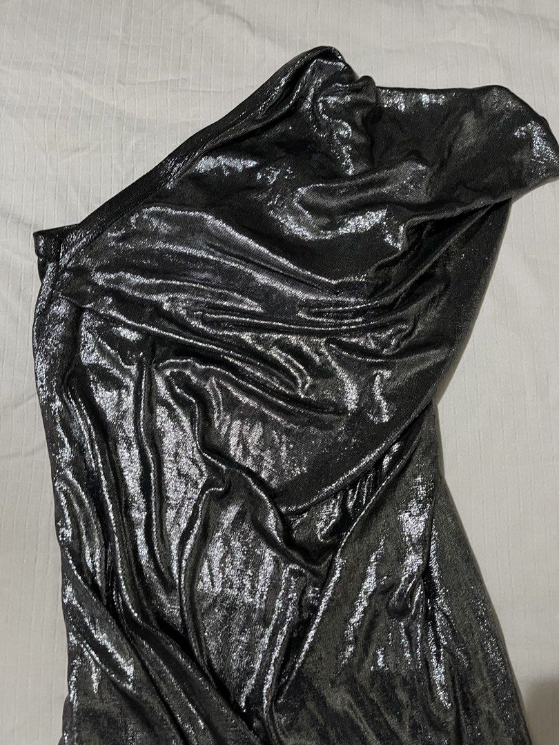 Cider Metallic One-Shoulder Dress (Category: Evening dresses & gowns) located in Quezon City. Submitted by earthtodior (Listing ID 1466054947, Image 2). Description: - Brand: Cider - Style: One-shoulder metallic midi dress with draped cowl neckline - Fit: Bodycon silhouette - Color: Shimmering silver finish - Condition: Brand new with tags attached and original packaging included - Perfect for: Parties, clubbing, and night outs.