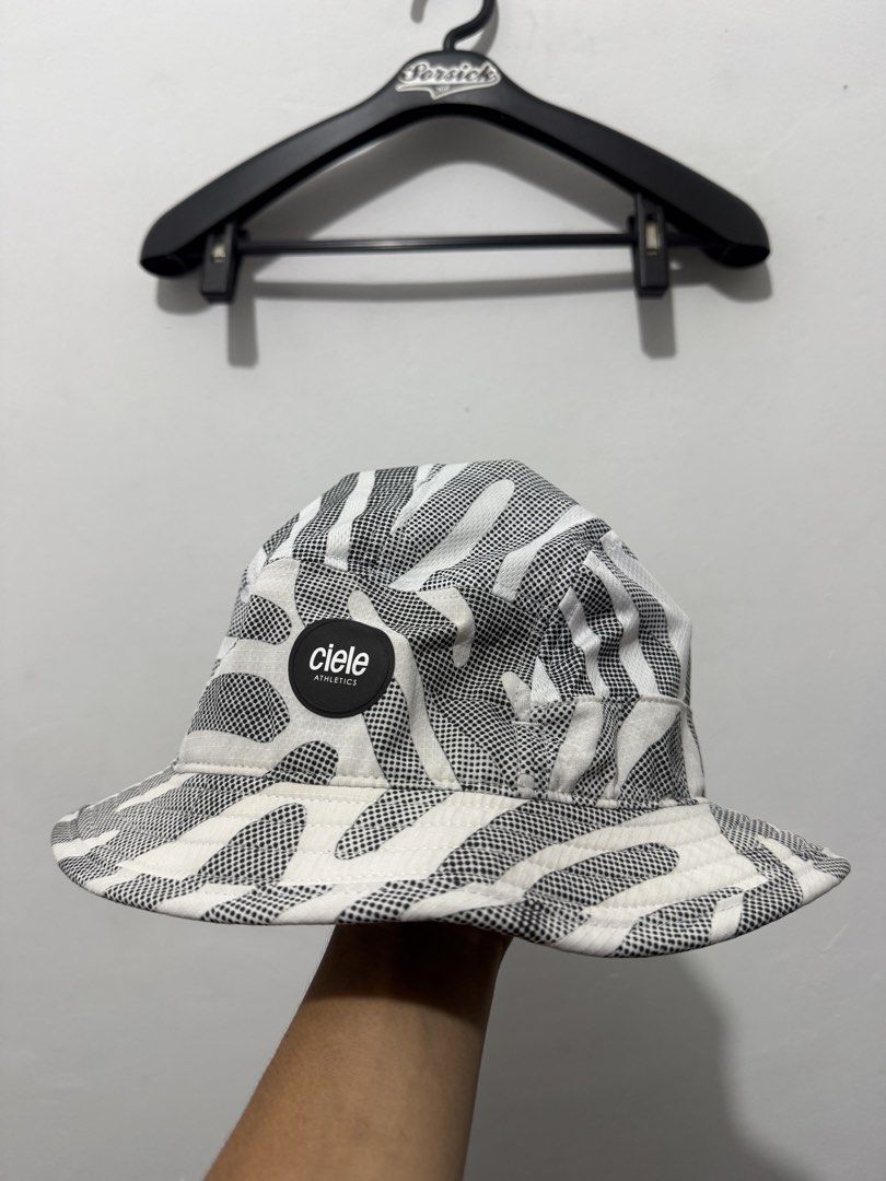 Ciele bucket hat (Category: Caps & Hats) located in Sorsogon. Submitted by jovert_23alviz (Listing ID 1466121426, Image 1). Description: Excellent Nonissue Size L.