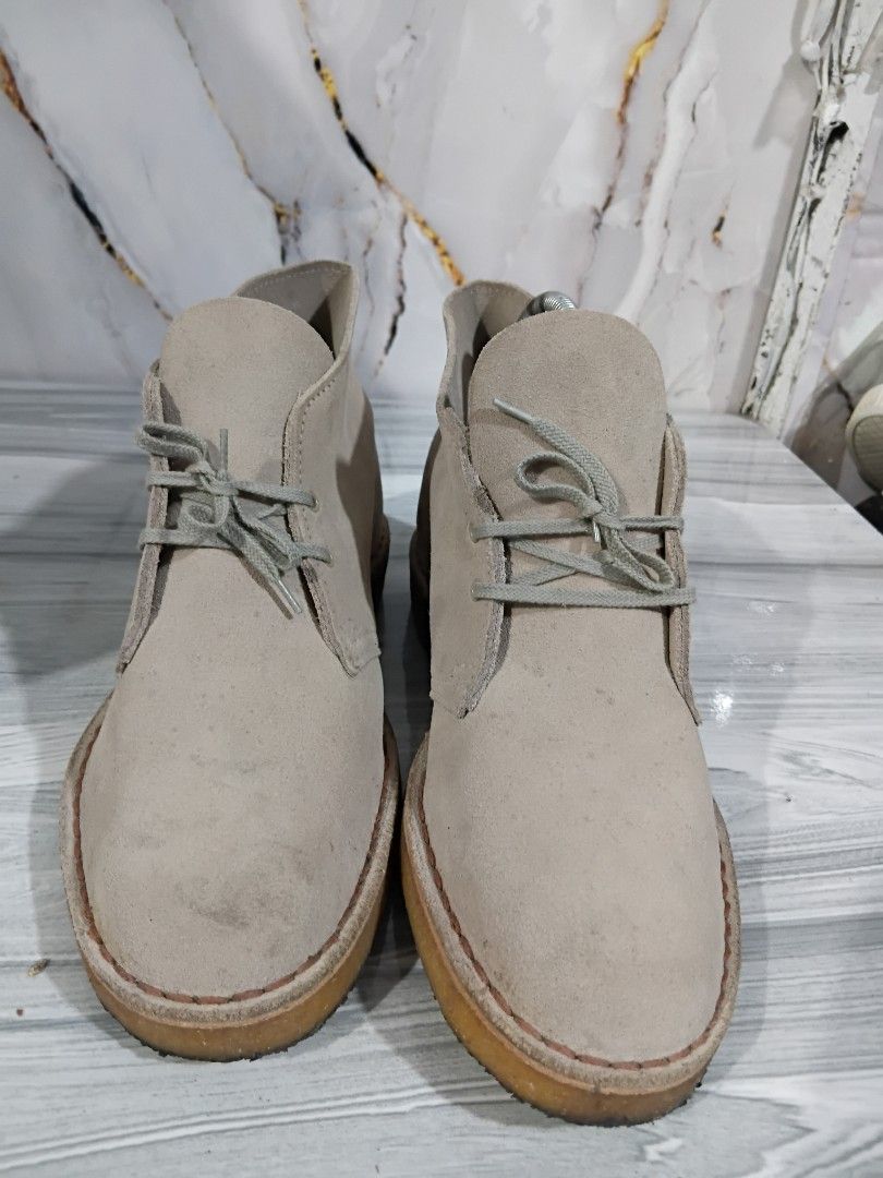 CLARKS SUEDE DESERT BOOTS SIZE 8.5 MEN (Category: Casual Shoes) located in General Mariano Alvarez. Submitted by adonid (Listing ID 1466029692, Image 3). Description: CLARKS SUEDE DESERT BOOTS SIZE 8.5 MEN SIGN OF USAGE WITH BOX LOC. GMA CAVITE PHP 1500 only.