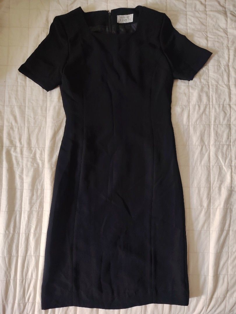 Classic Black Short Sleeve Dress (Category: Dresses) located in Tarlac. Submitted by your_finds (Listing ID 1466025302, Image 1). Description: Description: - S-M ang size - Color black - Square neck - Double lining - With shoulder pad - May zipper sa likod - With back slit Condition: 10/10 / Excellent condition Medida size (inch) Bust: 34 Waist: 29 Length: 40.