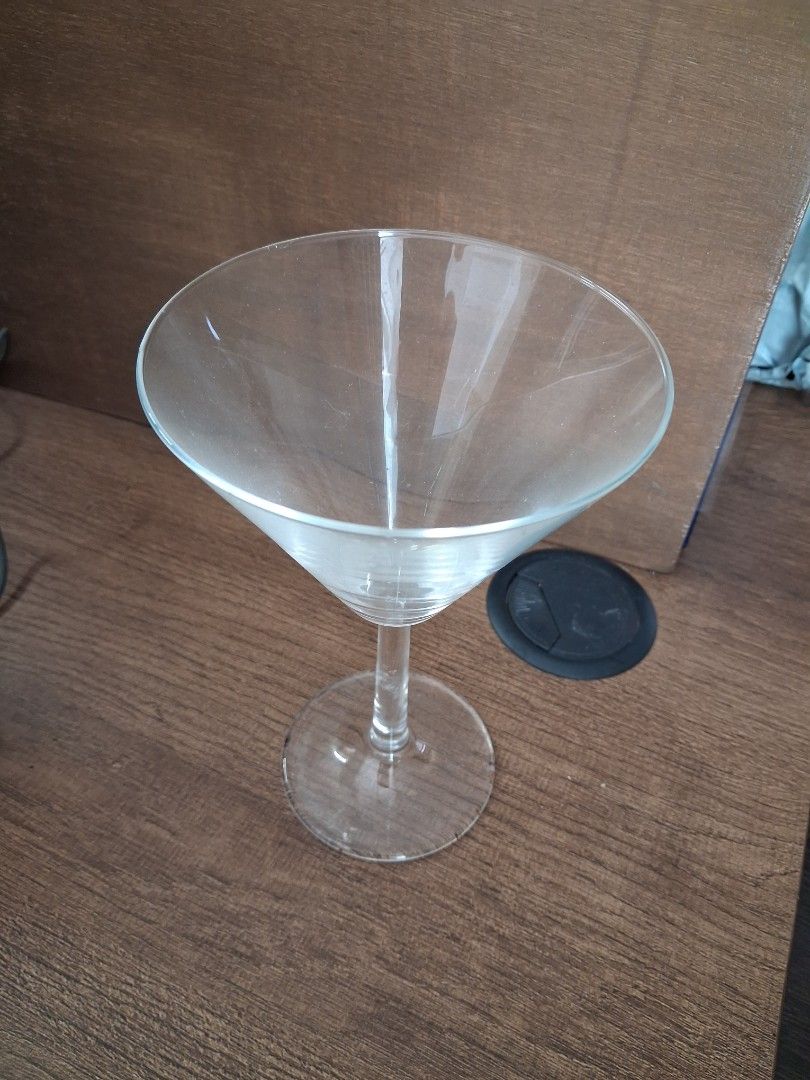 Clear Martini Glass with Stem (Category: Other Kitchenware & Tableware) located in Taguig. Submitted by ssvcn (Listing ID 1465967563, Image 2). Description: - Classic martini glass design - Made of clear, durable glass - Sturdy stem and base for stability - Ideal for cocktails, parties, or home bar decor - Dishwasher safe for easy cleaning.
