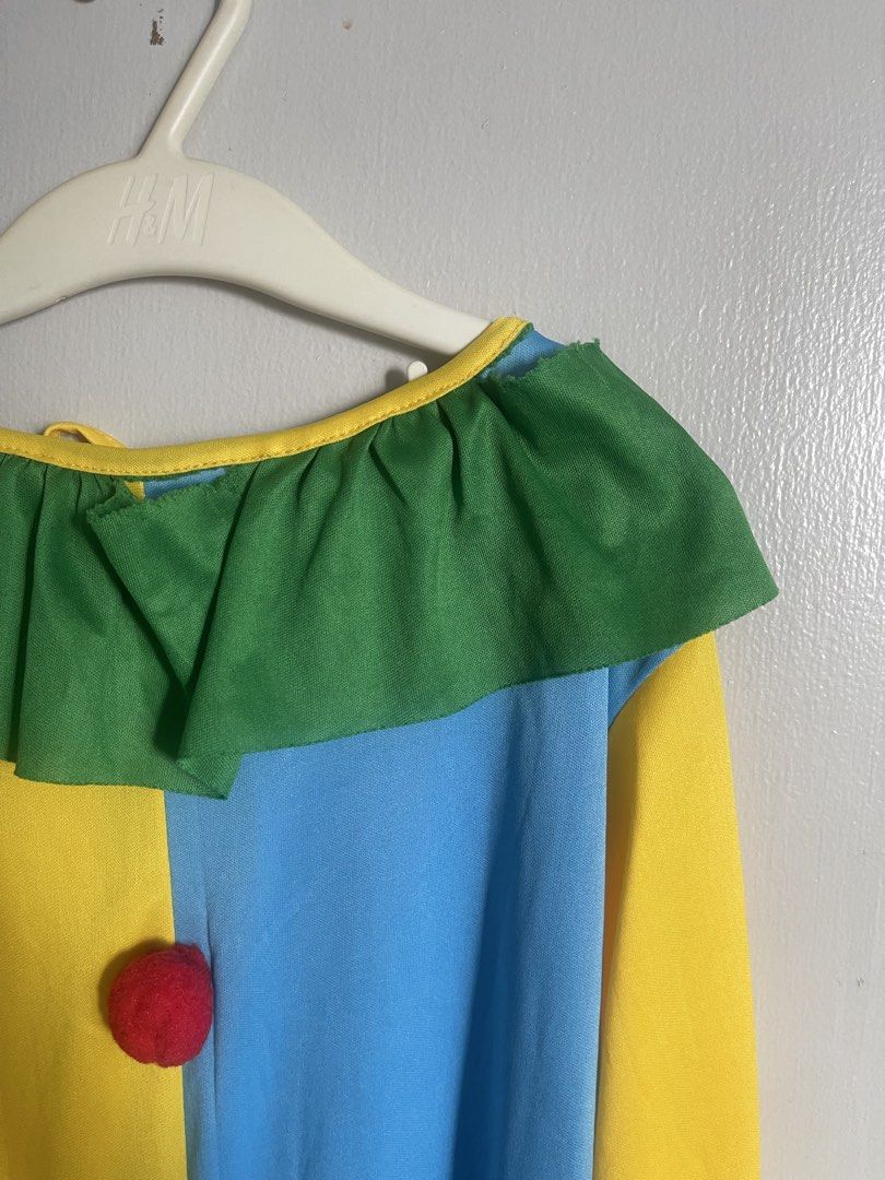 Clown costume (Category: Jumpsuits) located in Quezon City. Submitted by booktt (Listing ID 1466152858, Image 3). Description: with tear as shown on pic, need to tahi the neck details .