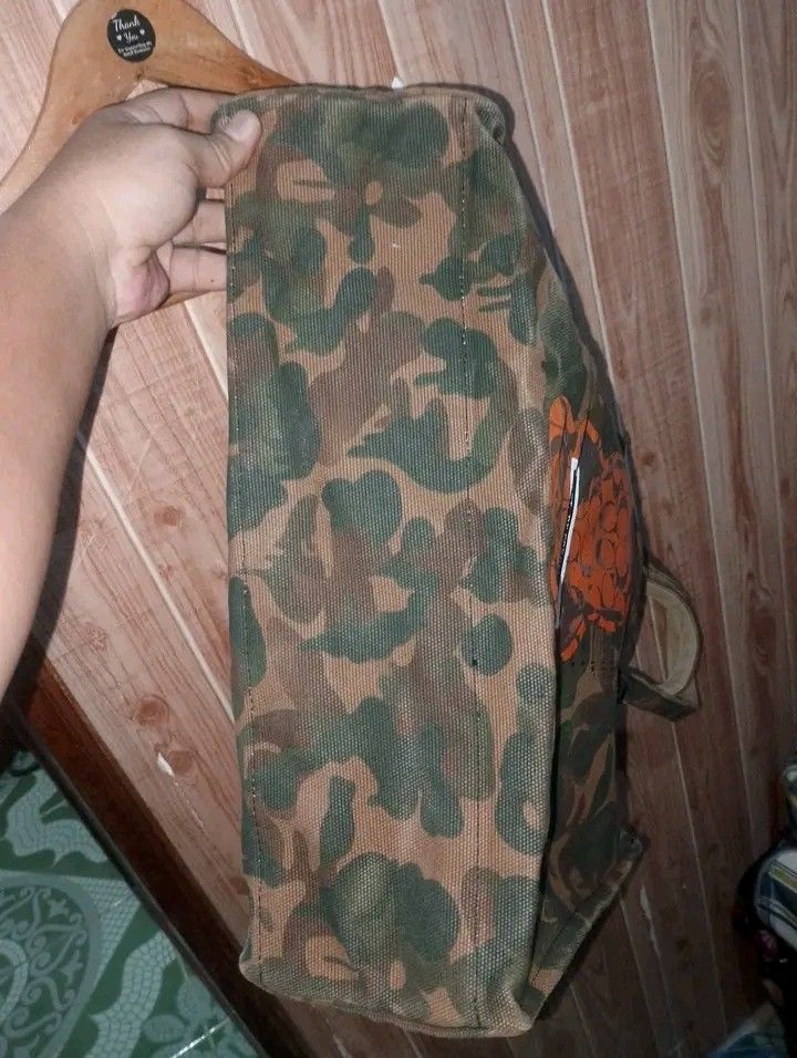 COACH (Category: Tote Bags) located in Taguig. Submitted by clothingselection (Listing ID 1465968712, Image 3). Description: PTPA AUTHENTIC COACH CAMOUFLAGE TOTE BAG WIDTH 16.5 LENGTH 12 EXCELLENT CONDITION NID WASH FRESH FROM BALE.