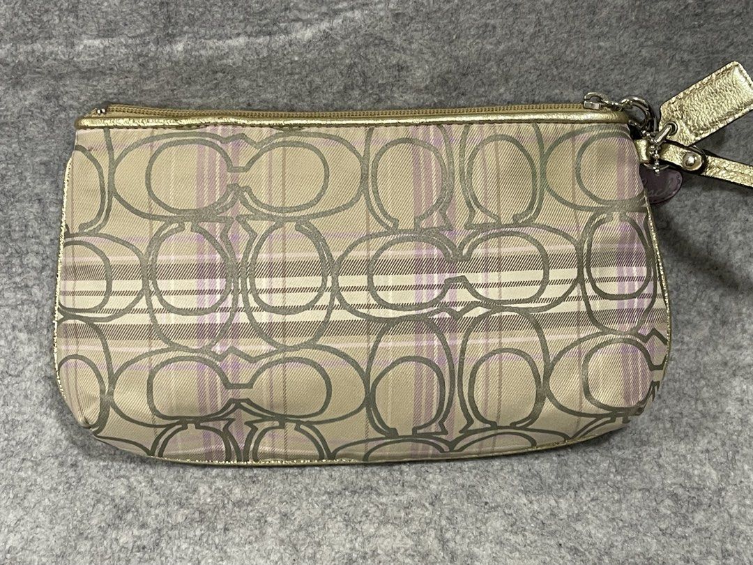 coach (Category: Wallets & Card holders) located in Calamba. Submitted by thriftingoverload (Listing ID 1466073417, Image 3). Description: plus shipping fee.