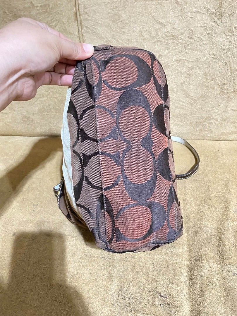 Coach (Category: Tote Bags) located in Dumaguete. Submitted by camillaolshoppe2 (Listing ID 1466075259, Image 3). Description: Authentic kotching Small tote Maganda pa as in Labhan nyo lang madumi yung ilalim na part Crumpled yung body nya babalik lang naman to once palagi muna gamit Needs laba kasi amoy ukay 😜.