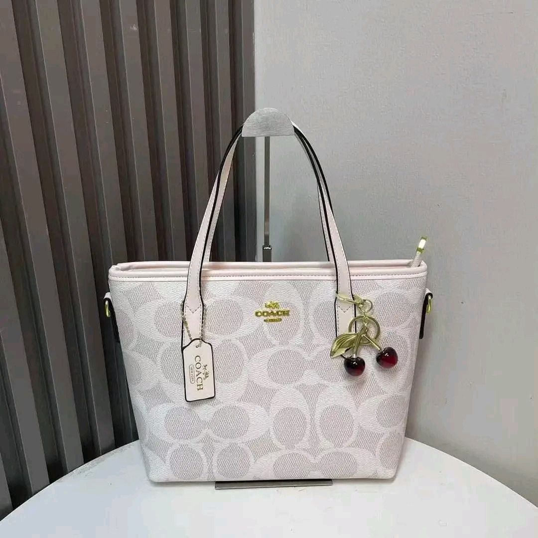 Coach (Category: Luxury Bags & Wallets) located in Caloocan City. Submitted by ritubado_19 (Listing ID 1466102485, Image 3). Description: Freeshipping Complete with dust bags.