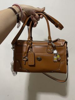 (Category: ) located in . Submitted by hideoutcloset88 (Listing ID 1466071965, Image 1). Description: .