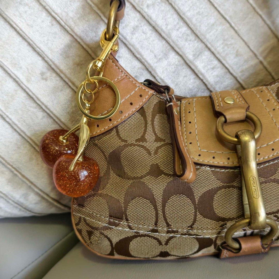 coach bag (Category: Luxury Bags & Wallets) located in Danao, Cebu. Submitted by jnlm_.42 (Listing ID 1465982802, Image 3). Description: no low ballers no flaws good as new.