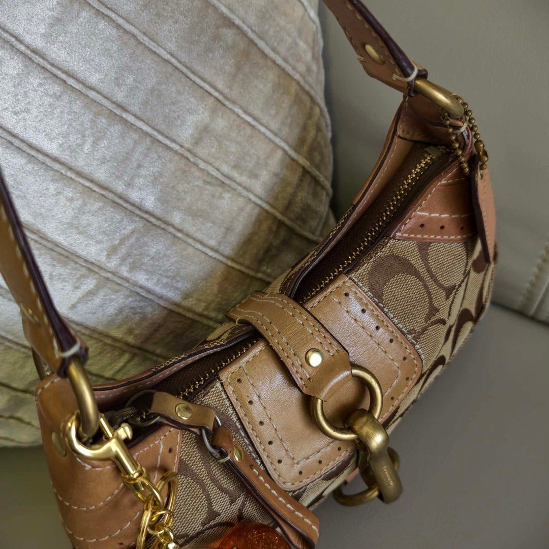 coach bag (Category: Luxury Bags & Wallets) located in Danao, Cebu. Submitted by jnlm_.42 (Listing ID 1465982802, Image 2). Description: no low ballers no flaws good as new.