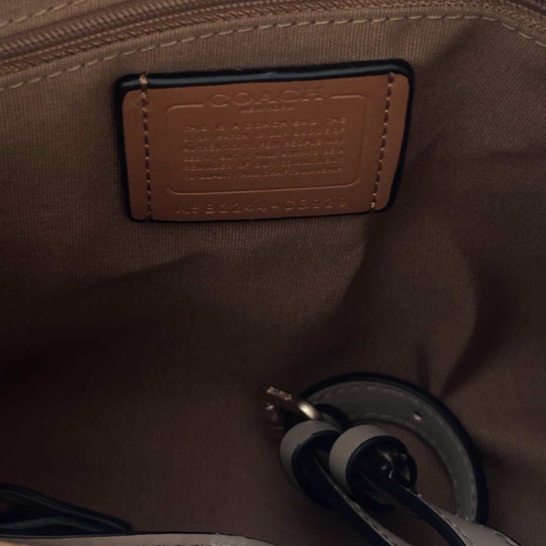 COACH BAG (Category: Sling Bags) located in Manila. Submitted by santino11111 (Listing ID 1466021965, Image 3). Description: .