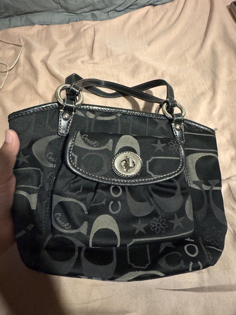 Coach Bleeker Signature Jacquard (Category: Shoulder Bags) located in Manila. Submitted by angel_in_disguise16 (Listing ID 1466059540, Image 1). Description: bought as preloved, no major flaws..